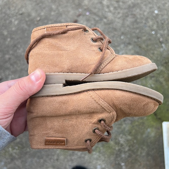 Cute old navy toddler boy shoes! - Picture 5 of 6